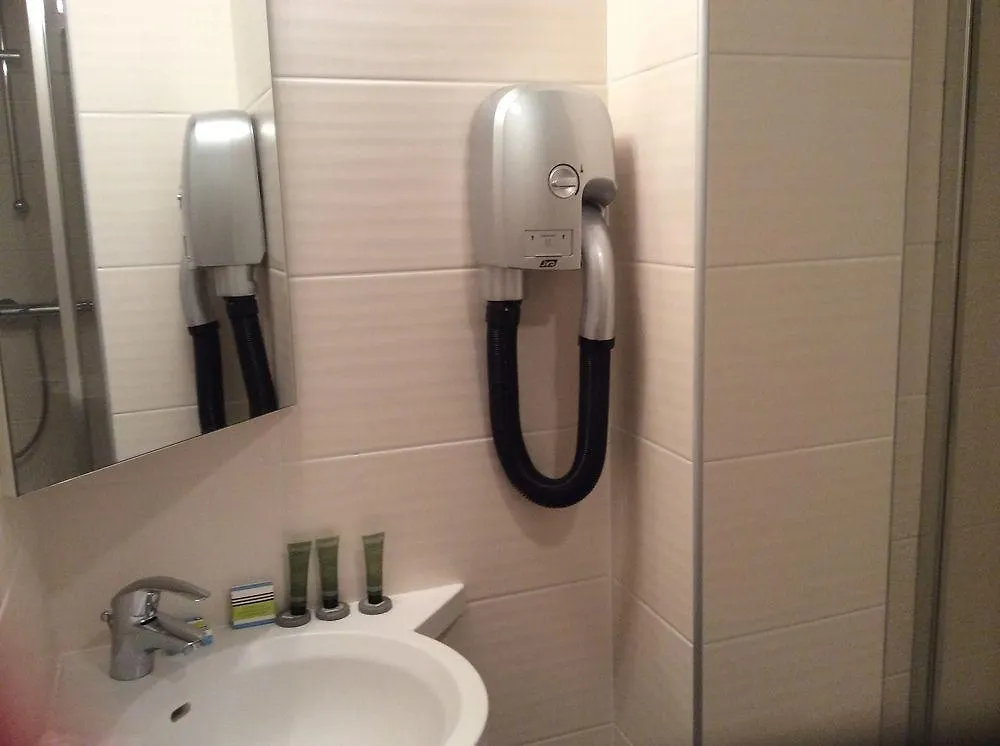 Reims Otel 2*